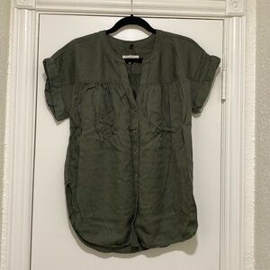 Lou & Grey Green Short Sleeve Button Down Shirt